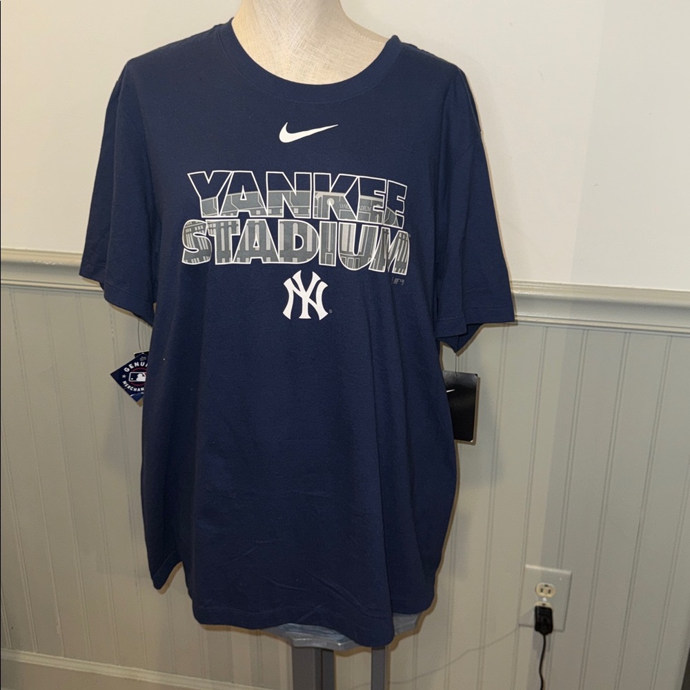 Men’s Nike NWT MLB New York Yankees tshirt. XL